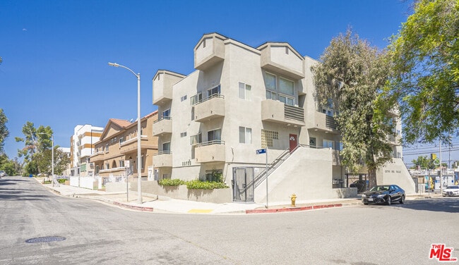 Building Photo - 22705 Del Valle St