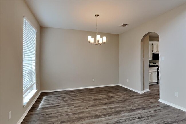 Building Photo - 2727 Lakecrest Way Dr