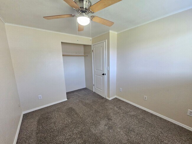 Building Photo - 3 Bedroom home in desirable neighborhood!