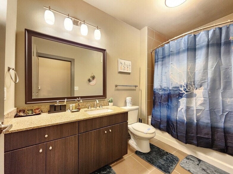 Building Photo - 1800 Devonshire Crescent