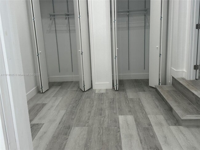 Building Photo - 1308 NW 13th Ct