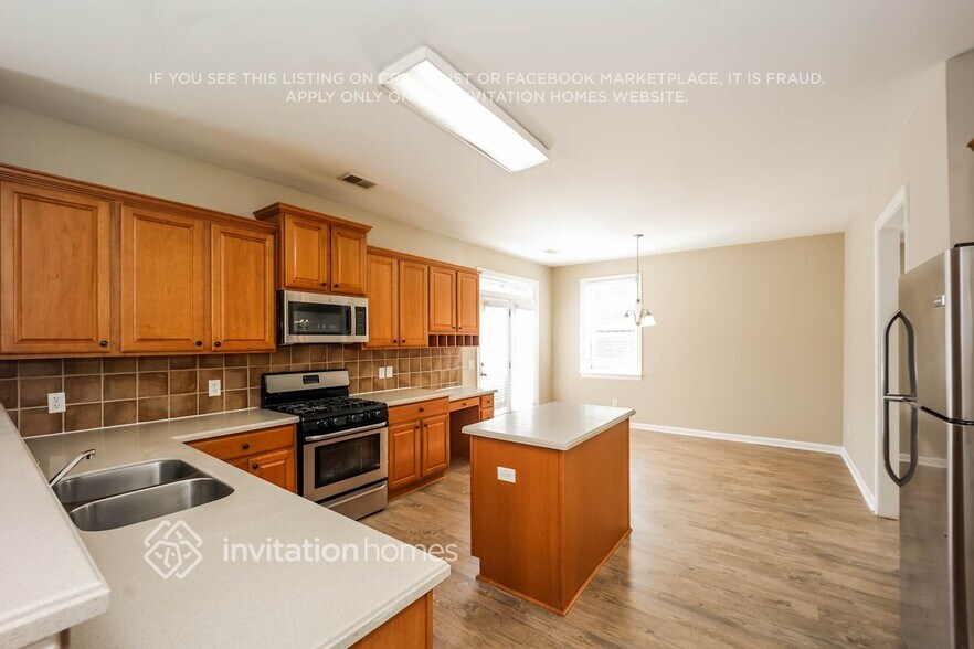 Building Photo - 2447 McIntosh Dr