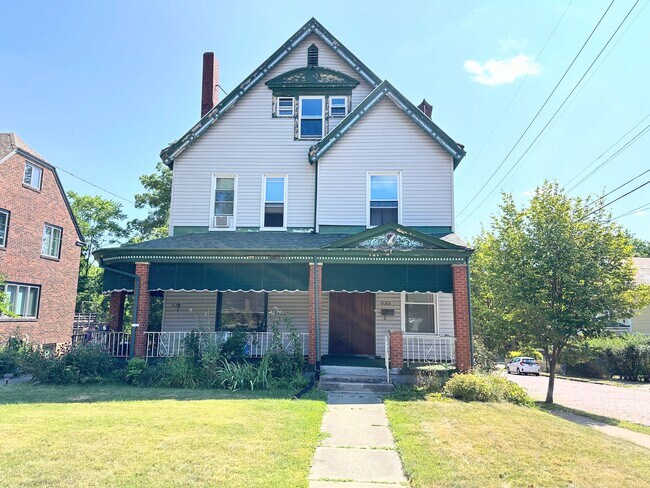 Building Photo - 833 S Trenton Ave