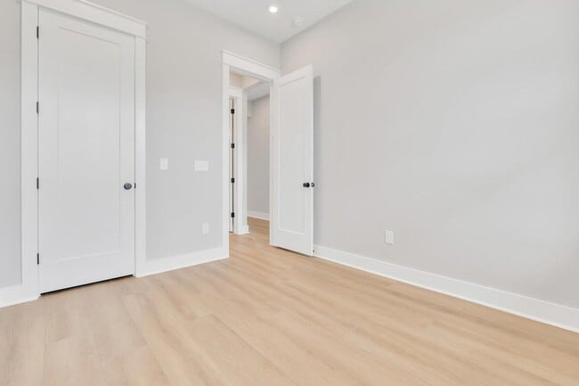 Building Photo - 299 Suwannee Dr