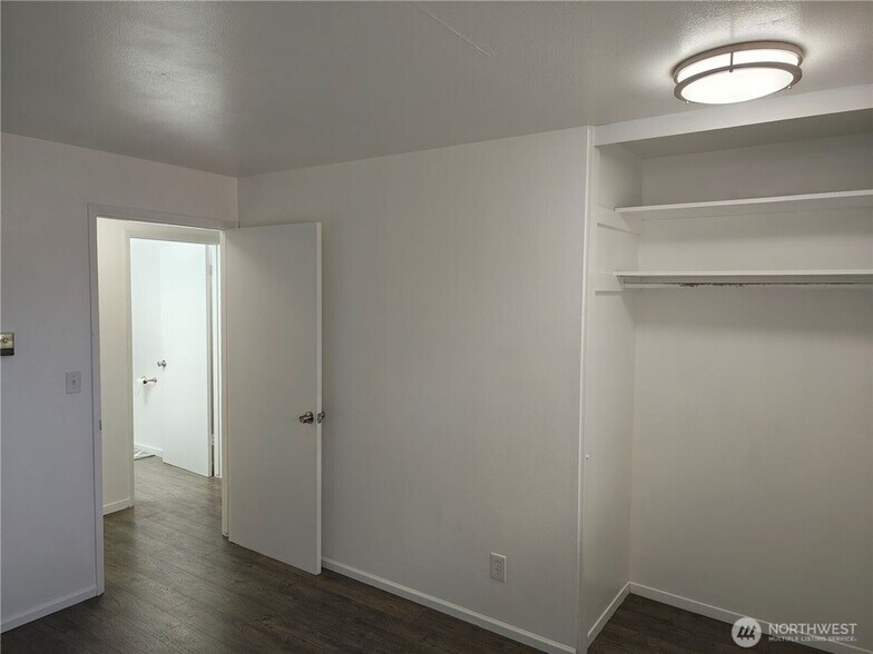 Building Photo - 207 March Dr NE