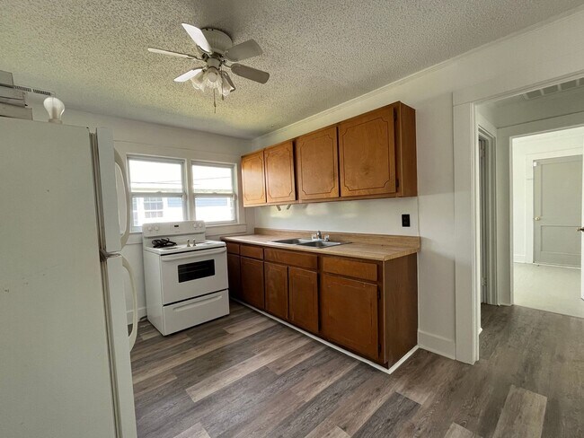 Building Photo - Close to everything!