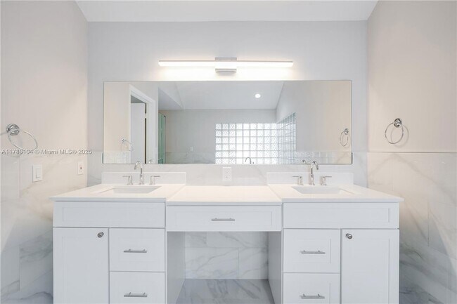 Building Photo - 9818 SW 111th Terrace