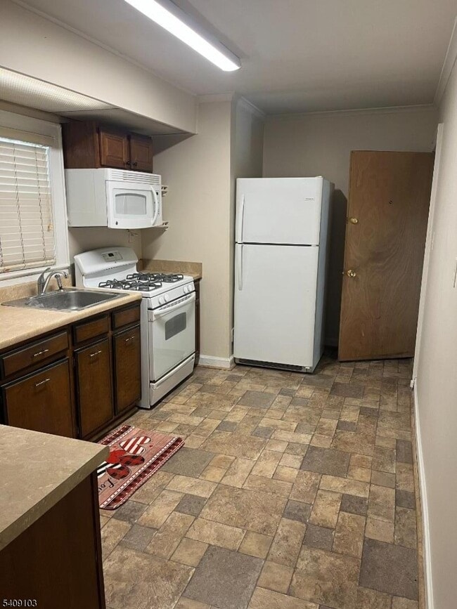 Building Photo - 136 E Main St