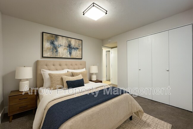 Building Photo - 535 W Saunders Ave