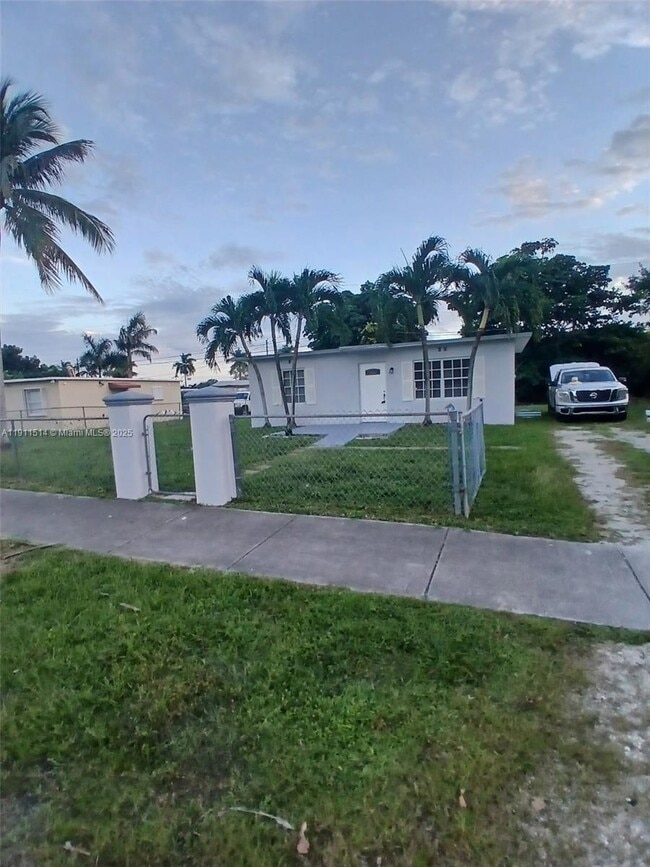 Building Photo - 15324 Lincoln Dr