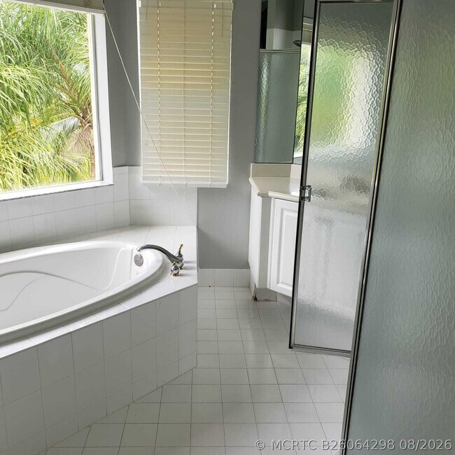 Building Photo - 833 SW 167th Ave