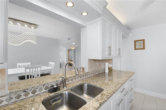 Building Photo - 10044 S Ocean Dr