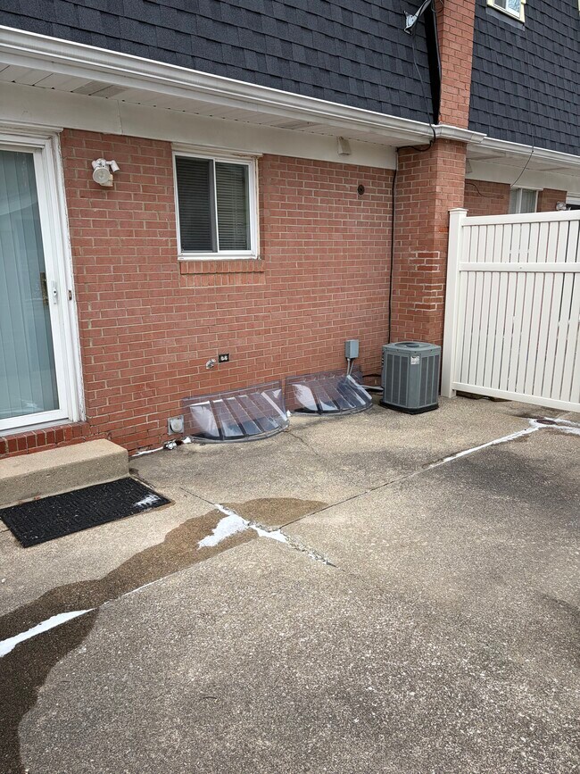 Building Photo - 2728-2738-2738 Juno Pl