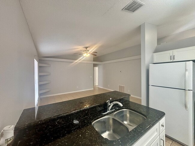 Building Photo - 508 Winding Oak Ln