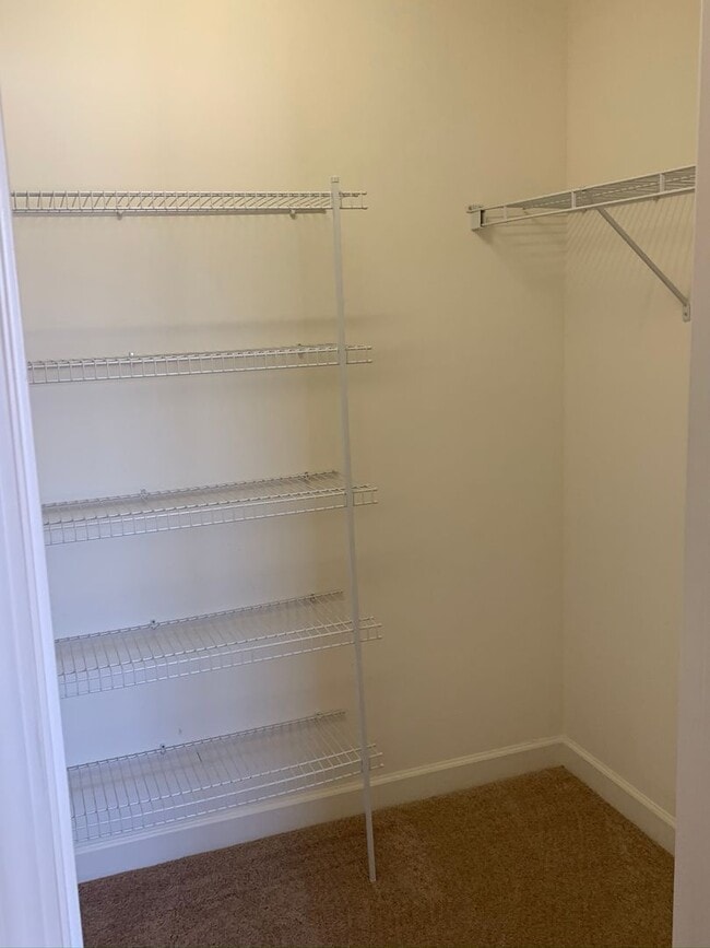 Building Photo - 123 Clusters Cir