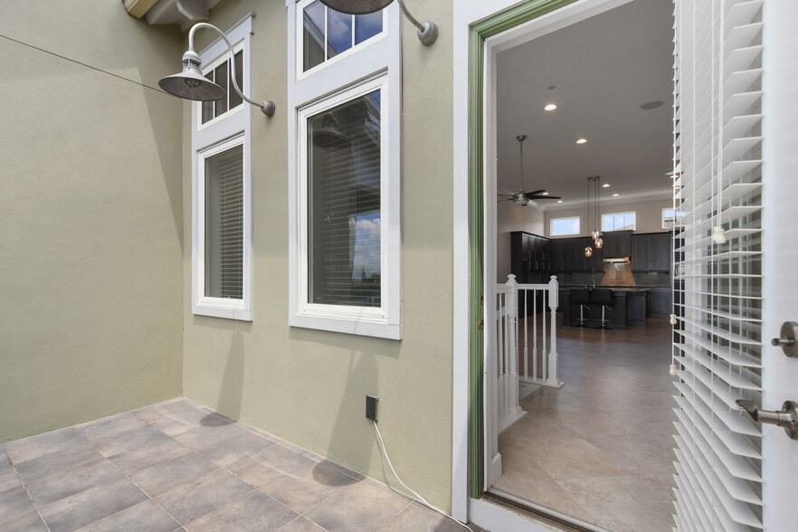 Building Photo - 13787 Benavente Ave