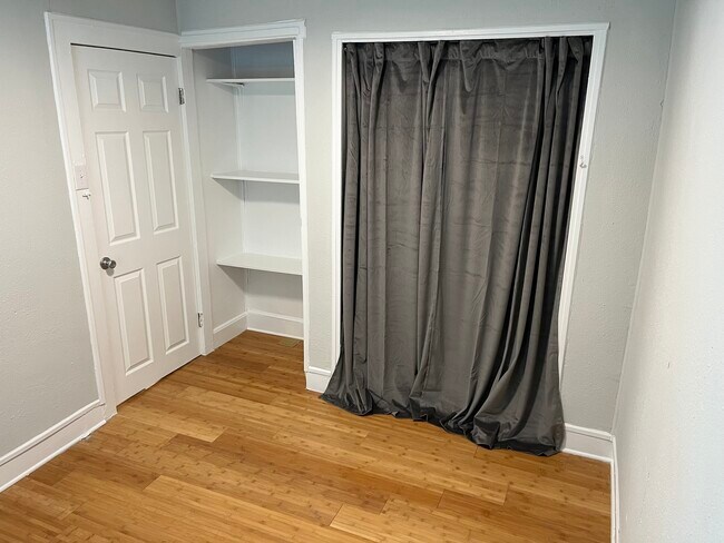 Building Photo - 1904 E 10th St