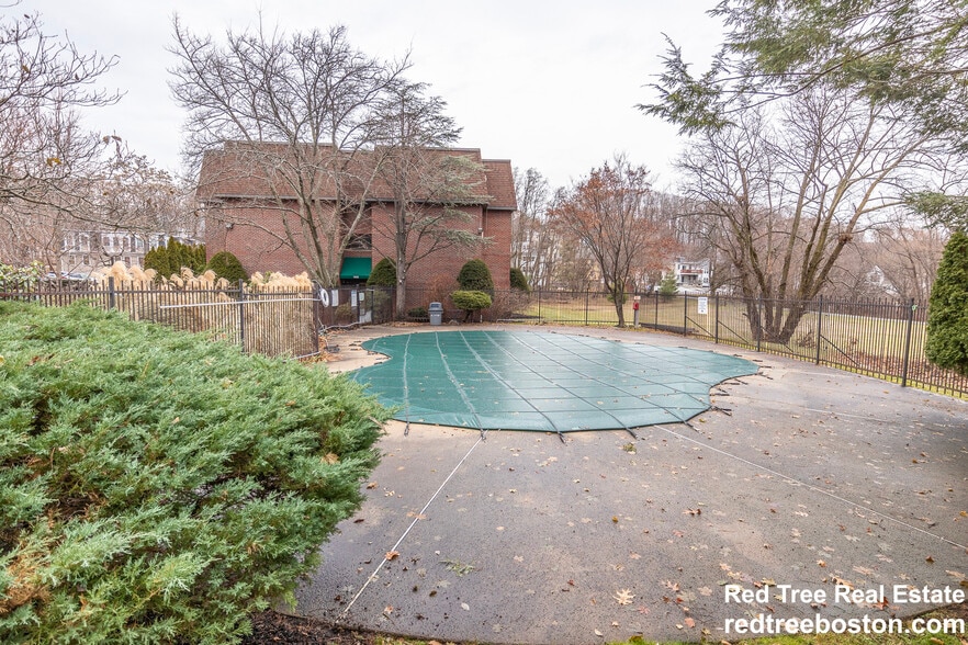 Building Photo - 144 Kenrick St