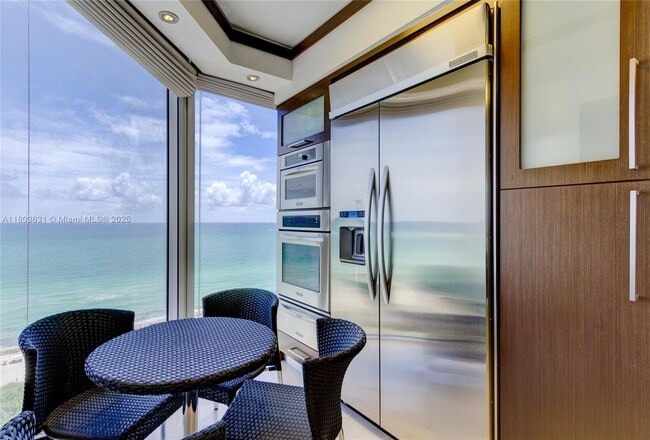 Building Photo - 4775 Collins Ave