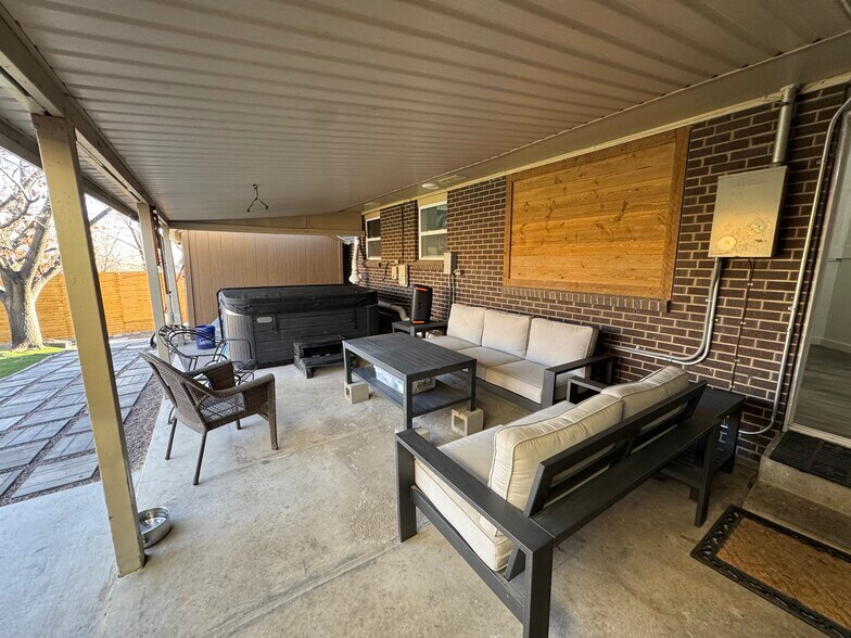 Building Photo - 7860 Linda Cir