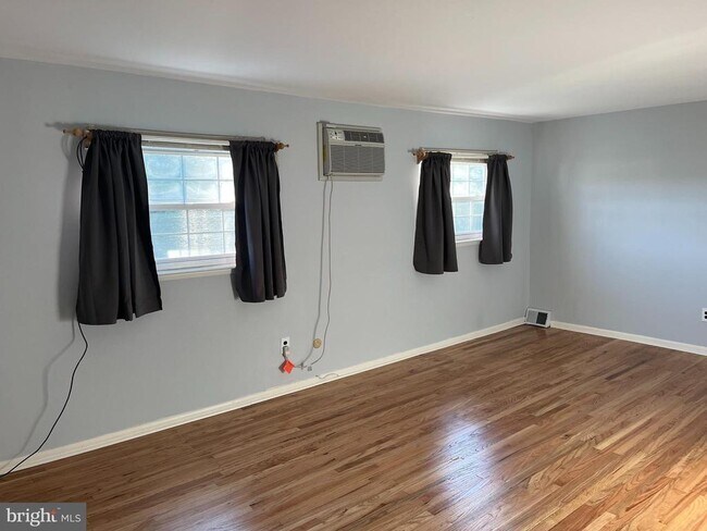 Building Photo - 4417 Crossland Rd