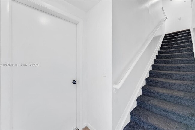 Building Photo - 2464 Centergate Dr