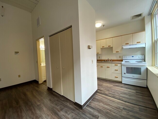 Building Photo - 30 Hanover St