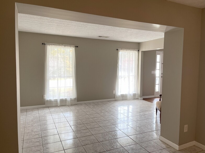 Building Photo - 3790 Oak Park Dr