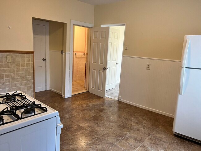 Building Photo - 224 Charles St