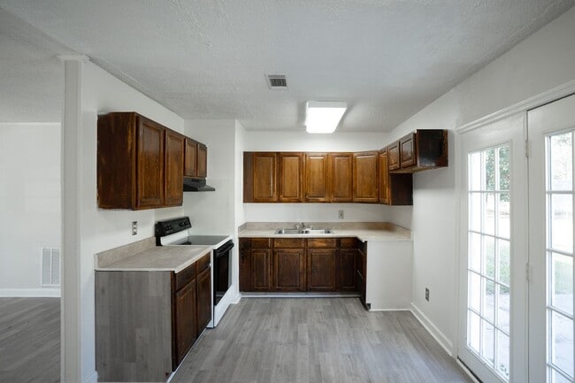 Building Photo - 3321 Young Forest Dr