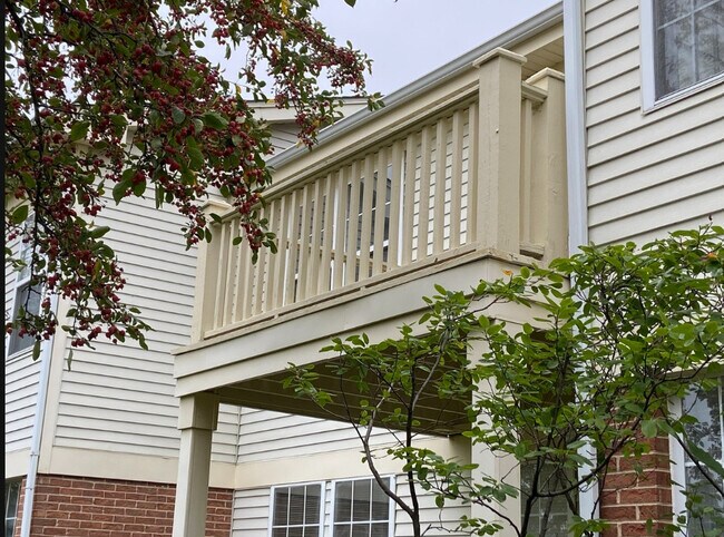 Building Photo - 202 E Fabish Dr