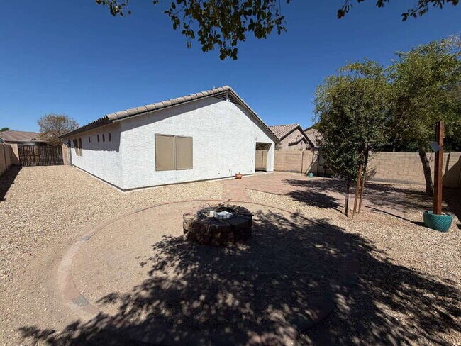 Building Photo - 44245 W Snow Dr