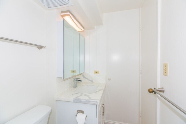 Building Photo - 445 Seaside Ave