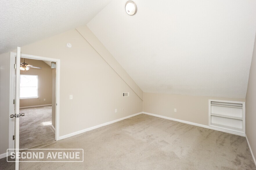 Building Photo - 2370 Iron Horse Dr
