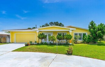 Building Photo - 863 Riverside Dr