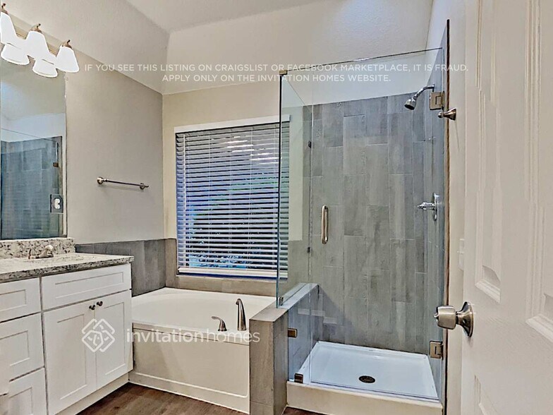 Building Photo - 119 Julian Dr