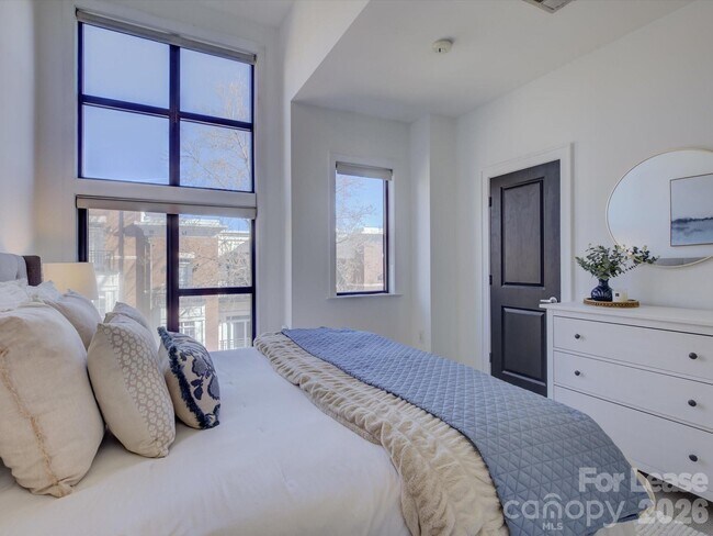 Building Photo - 636 Garden District Dr