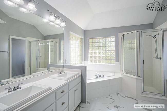 Building Photo - 2812 S Shepherds Glen