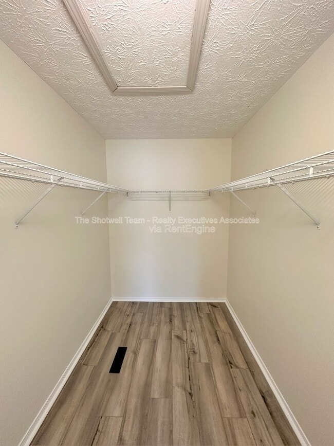 Building Photo - 819 Calypso Way