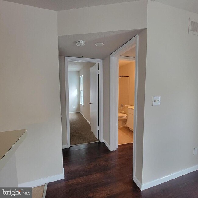Building Photo - 13420 Lord Dunbore Pl