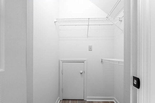 Building Photo - 2718 Buckner Ln
