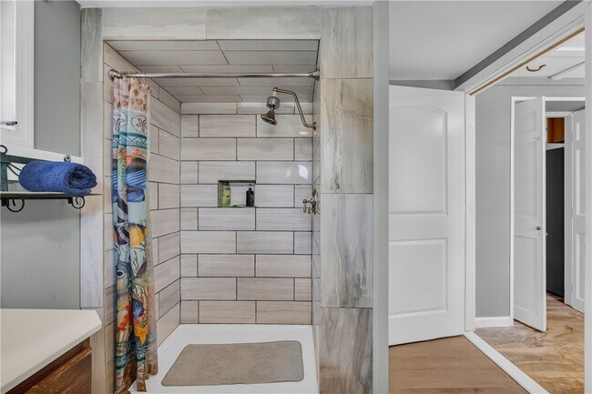 Building Photo - 307 Moore Ave