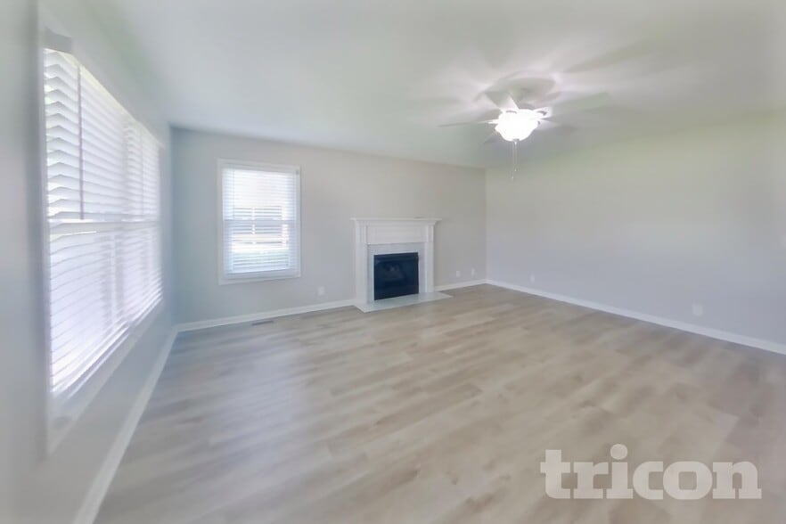 Building Photo - 5013 Claude Dr