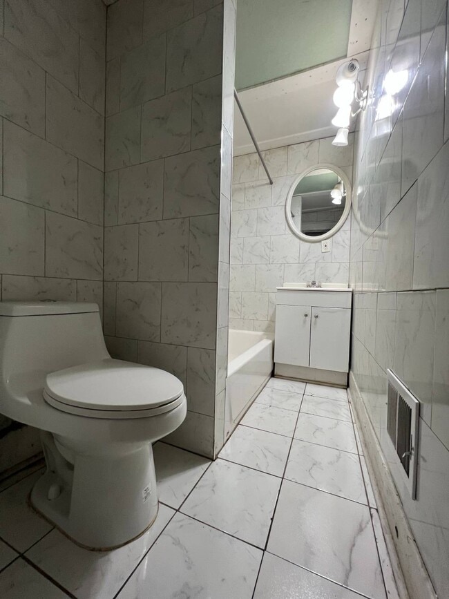 Building Photo - 1943 W Bethune St