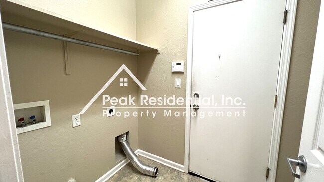 Building Photo - Wonderful Elk Grove 3bd/2ba Home with 2 Car Garage!