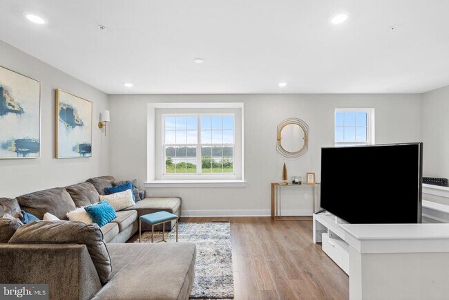 Building Photo - 204B Dock St