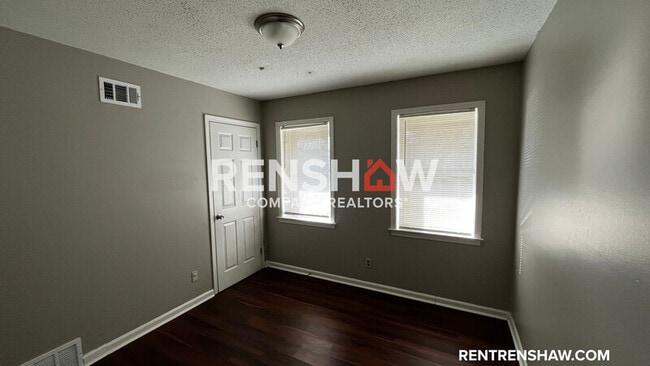 Building Photo - 2560 Thackery Dr