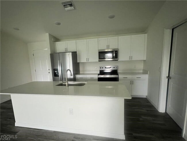 Building Photo - 1711 NW 10th Pl