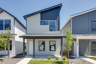 Building Photo - Beautiful 2 Bedroom Cottage Now Available!
