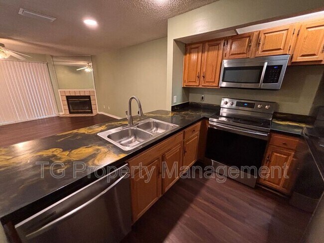 Building Photo - 8531 Sturbridge Cir E